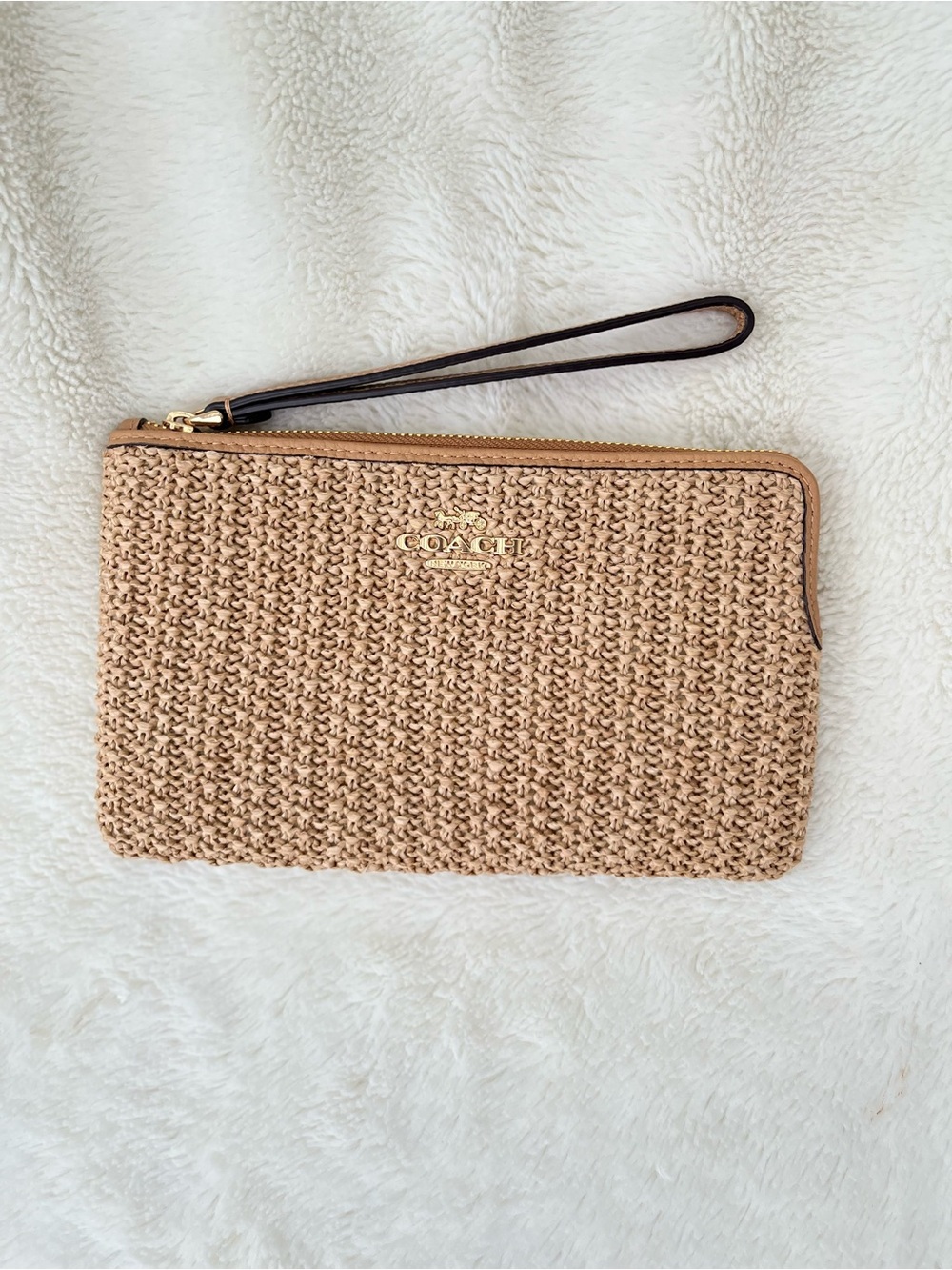 NWT Coach Straw Tan Woven Pebble Leather Wristlet Clutch with Gold Logo